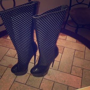 Boots black color brand new